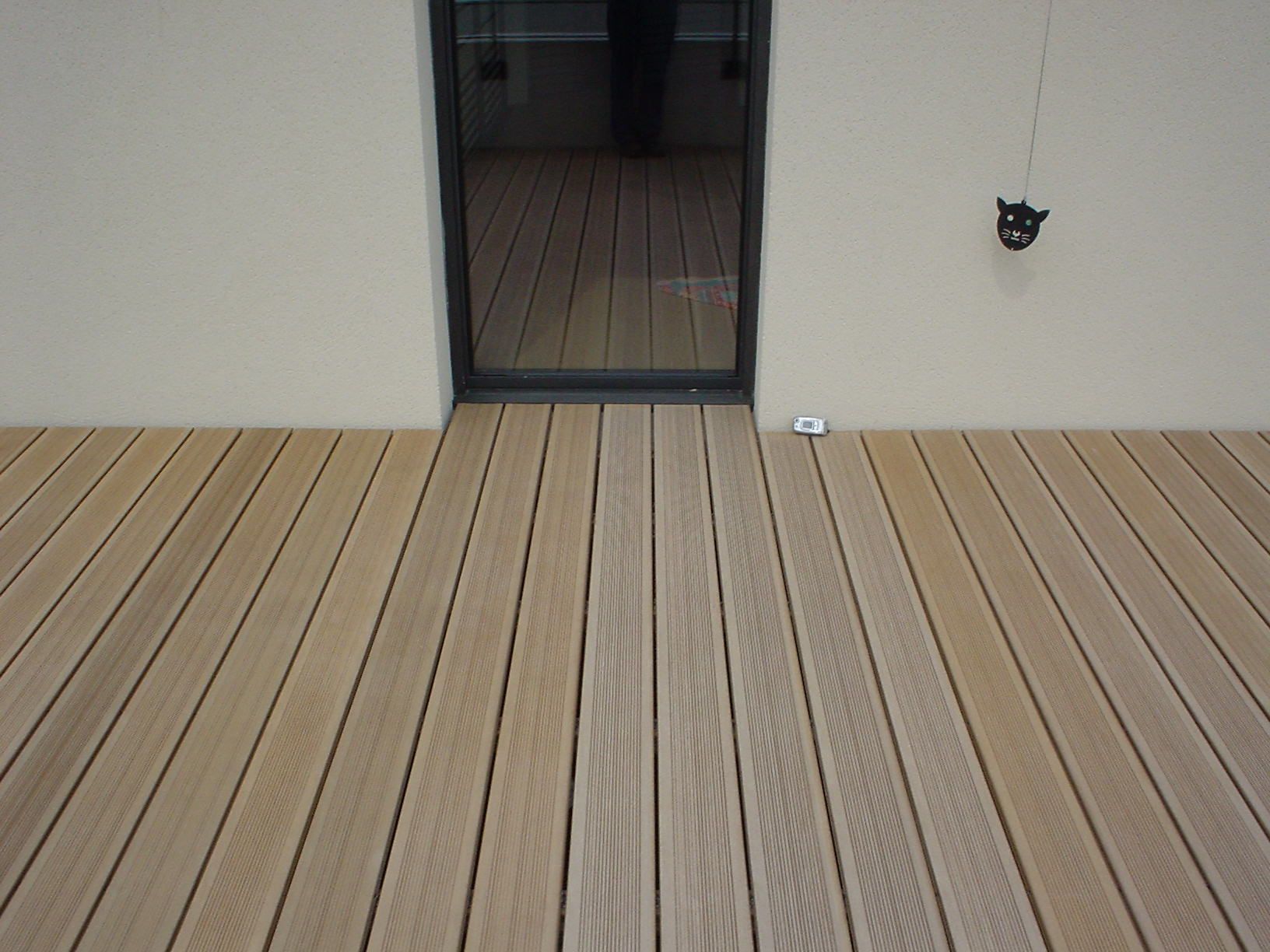 Fourniture et pose dune revêtement en bois composite dune terrasse Fourniture et pose dune revêtement en bois composite dune terrasse